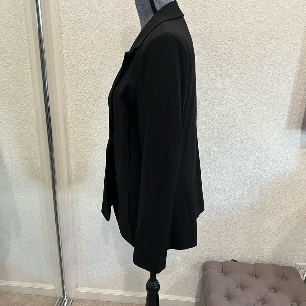 Bailey 44 Elegant Black Blazer - Picture 4 of 6